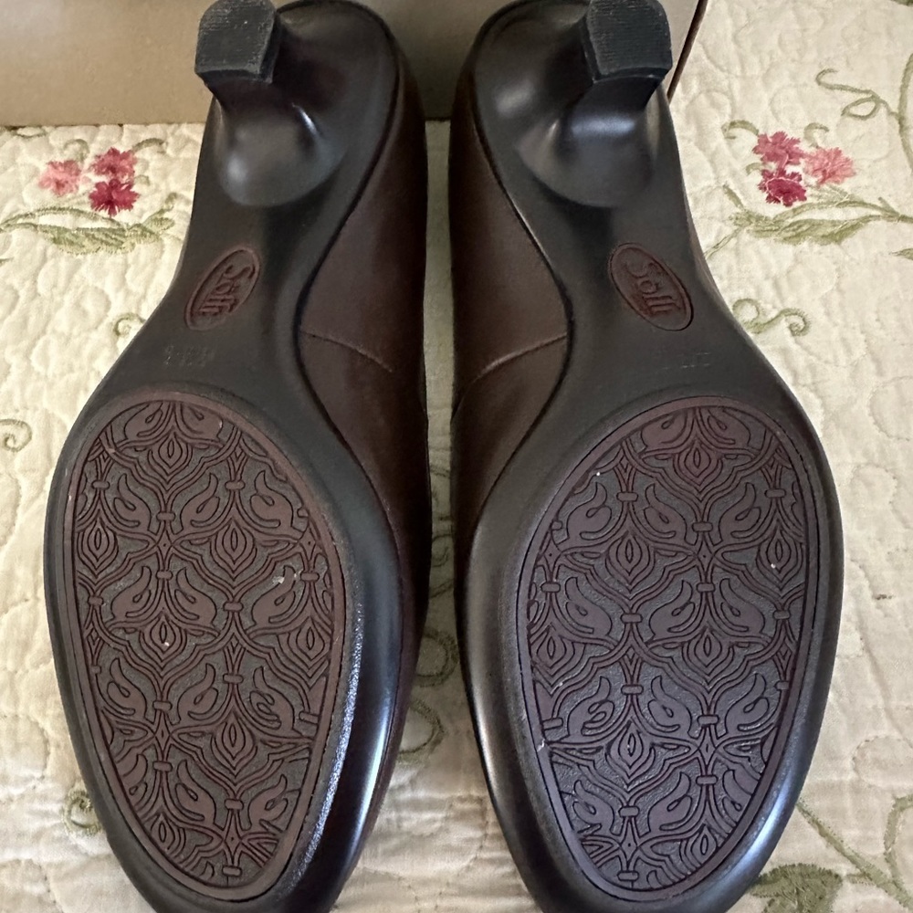 Sofft,brown leather size 7 small heel